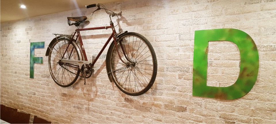 НЕСВЕТЕЩА РЕКЛАМА